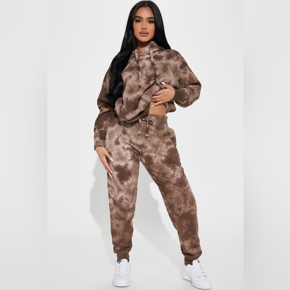 Fashion Nova Jogger Set - Picture 1 of 9